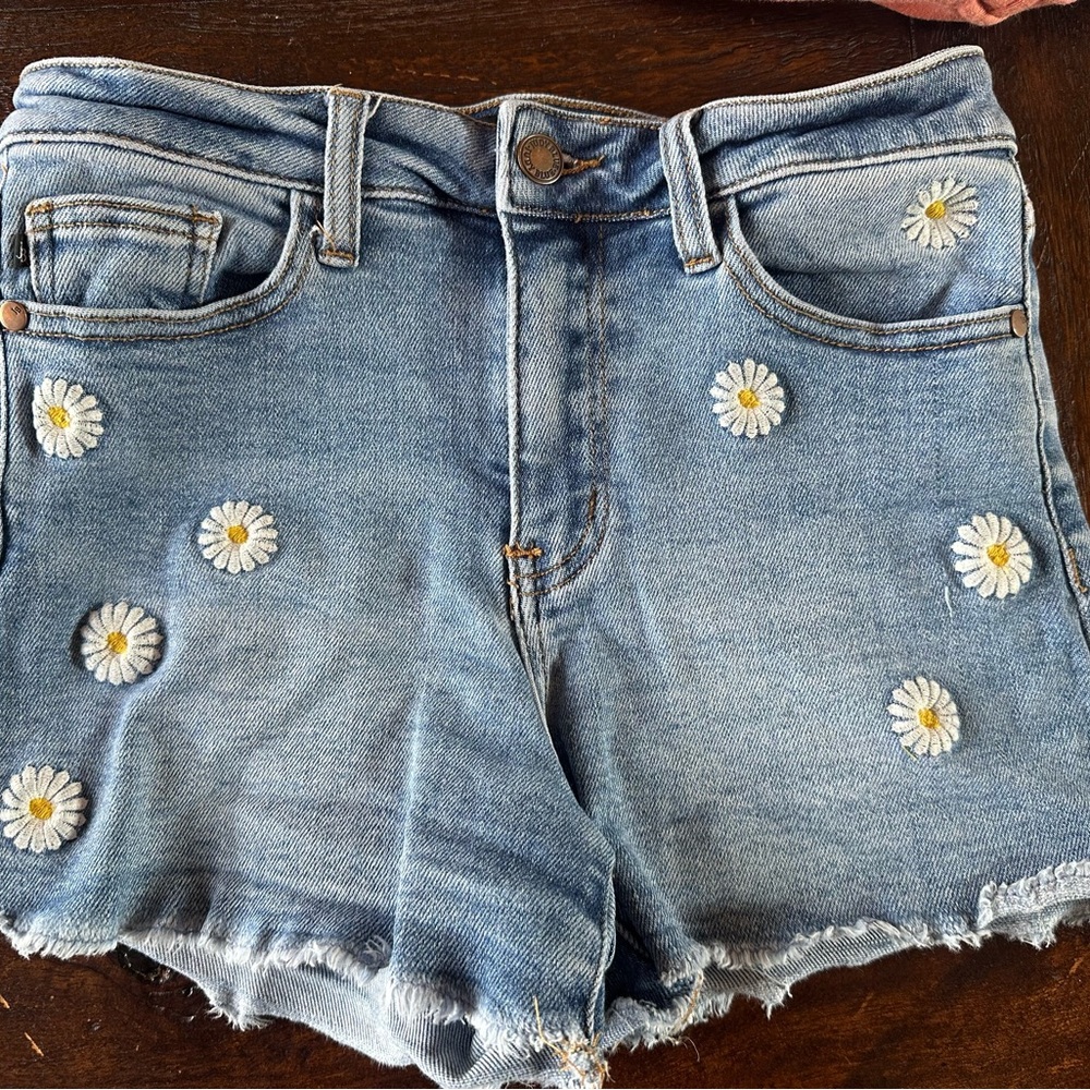 Judy Blue Light Blue Daisy Embroidered Jean Shorts